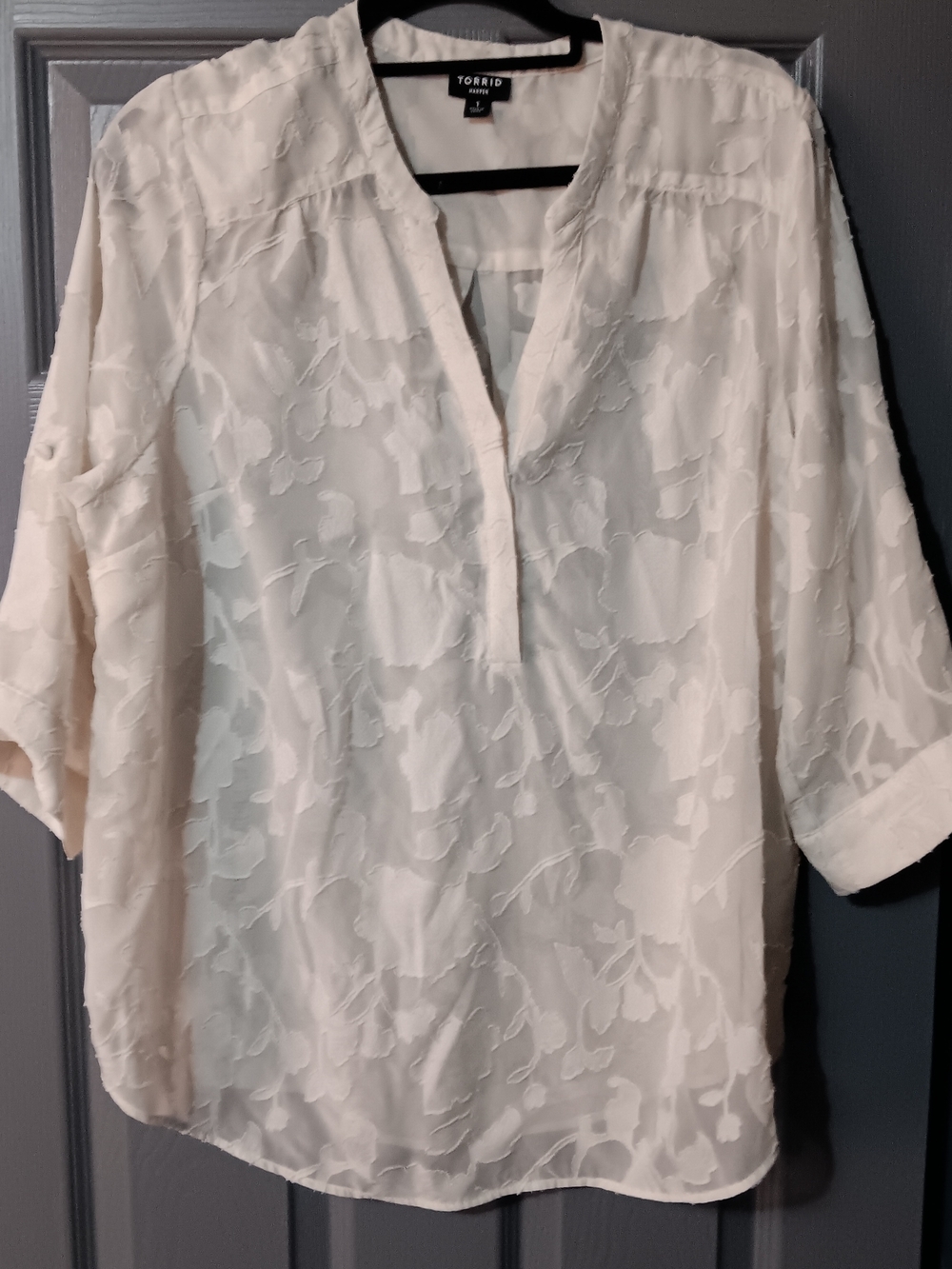 torrid Ivory Floral Textured V-Neck Blouse